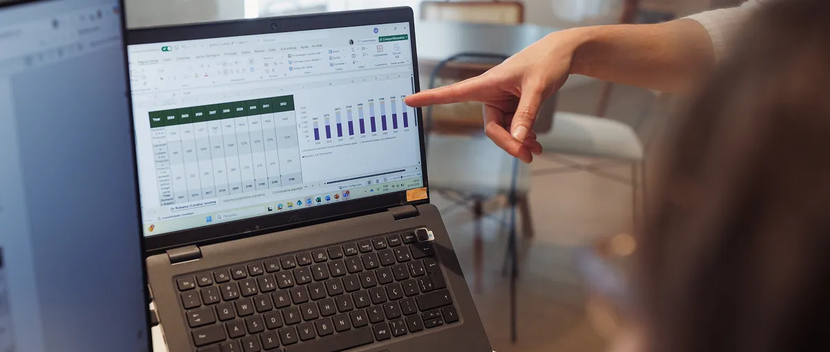 Social Media and Deceptive Patterns: A Way Forward for Antitrust Enforcement